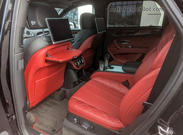 SJAAC2ZV8JC021962 2018 BENTLEY BENTAYGA Черный Вид сзади