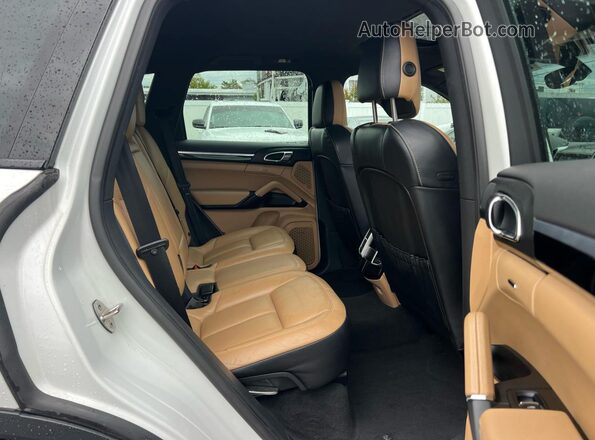 WP1AA2A26GLA08205 2016 PORSCHE CAYENNE White წინა სალონის ხედი
