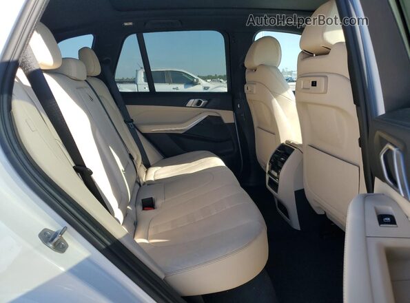 5UXCR4C0XM9H39546 2021 BMW X5 White Vista del compartimento del motor