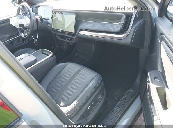 7FCTGAAA4PN020328 2023 RIVIAN R1T Gray 