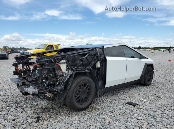 7G2CEHED0RA046803 2024 TESLA CYBERTRUCK White 