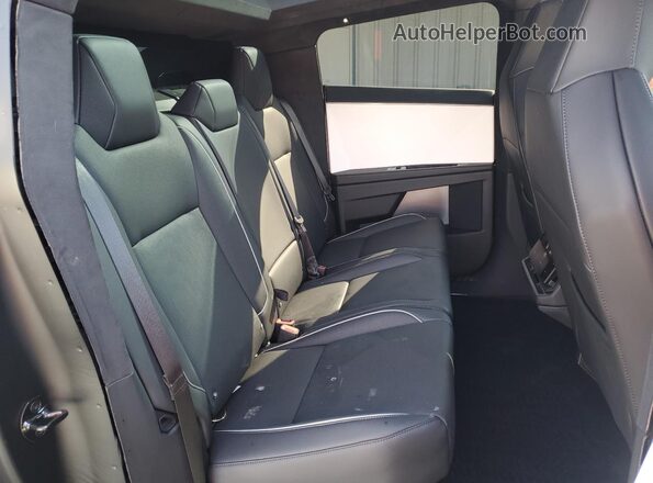 7G2CEHED5RA013974 2024 TESLA CYBERTRUCK Two Tone 