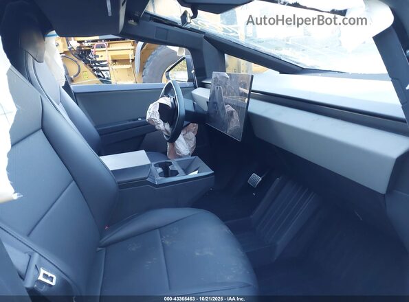 7G2CEHED5RA051673 2024 TESLA CYBERTRUCK Silver 