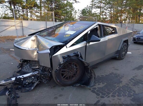 7G2CEHED5RA051673 2024 TESLA CYBERTRUCK Silver 