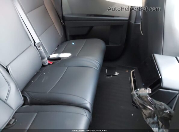 7G2CEHED5RA051673 2024 TESLA CYBERTRUCK Silver 