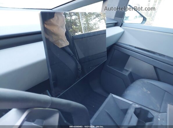 7G2CEHED5RA051673 2024 TESLA CYBERTRUCK Silver 
