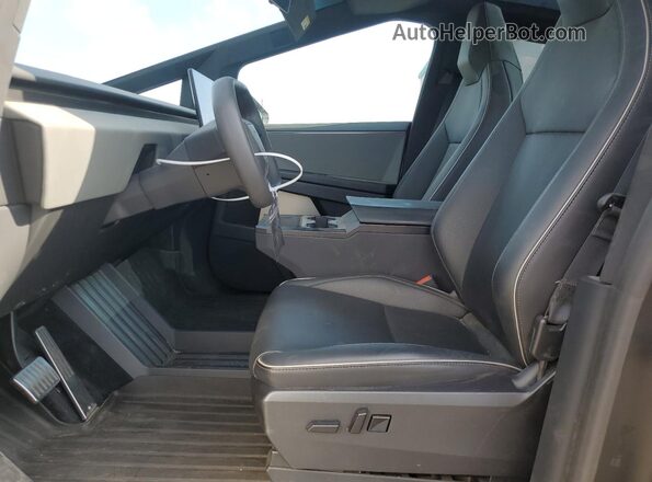 7G2CEHED6RA021355 2024 TESLA CYBERTRUCK Silver Սալոնի դիմացի տեսք