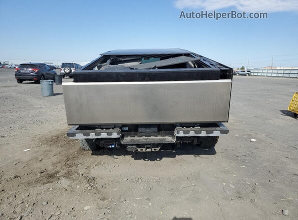 7G2CEHED6RA021355 2024 TESLA CYBERTRUCK Silver Հետևի տեսք