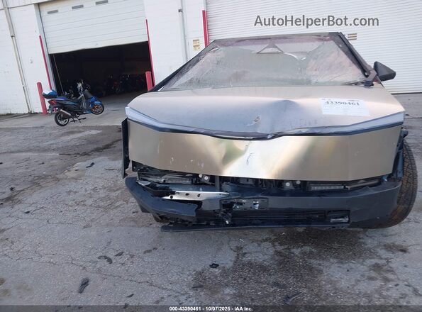7G2CEHED6SA065555 2025 TESLA CYBERTRUCK Silver Widok deski rozdzielczej