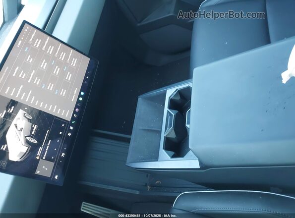 7G2CEHED6SA065555 2025 TESLA CYBERTRUCK Silver 