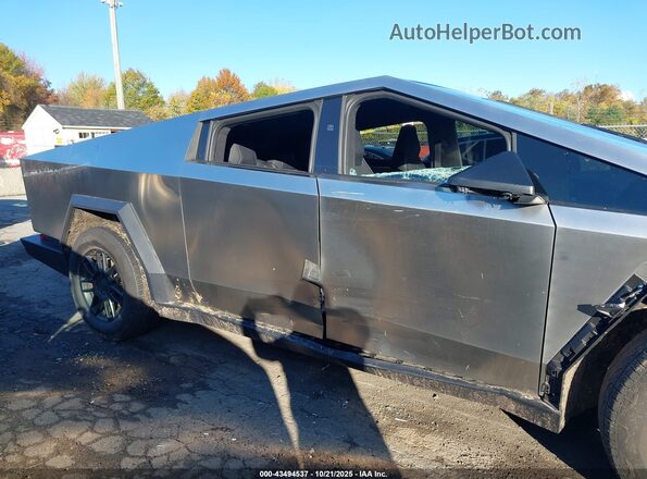 7G2CEHED8SA066996 2025 TESLA CYBERTRUCK Серебряный Вид задней части салона
