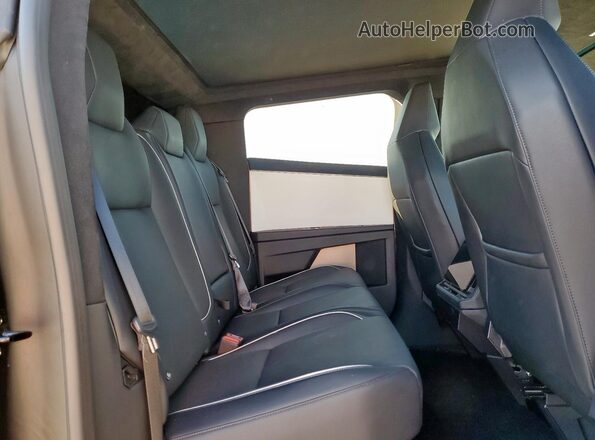 7G2CEHEE3RA019801 2024 TESLA CYBERTRUCK Серый 
