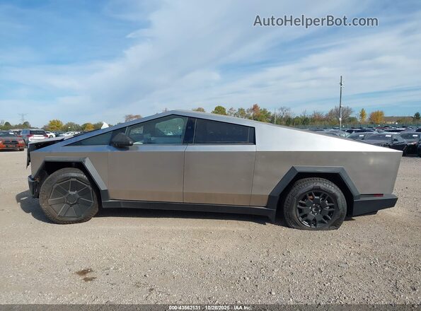 7G2CEHEE3RA052538 2024 TESLA CYBERTRUCK Silver 