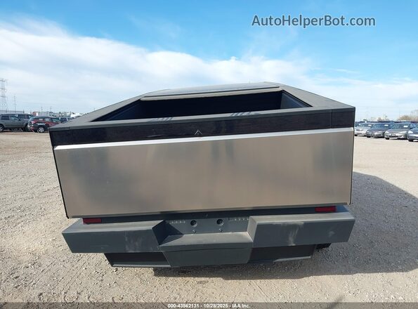 7G2CEHEE3RA052538 2024 TESLA CYBERTRUCK Silver 