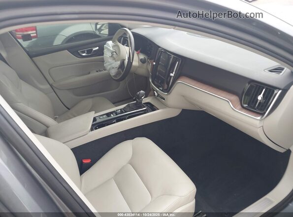 7JR102FK4LG047554 2020 VOLVO S60 Gray Вид салону спереду
