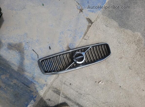 7JR102FK9KG009235 2019 VOLVO S60 Silver Engine compartment view
