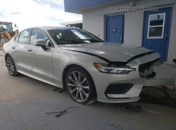 7JR102FK9KG009235 2019 VOLVO S60 Silver Front right