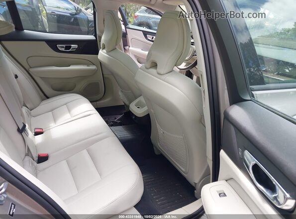 7JR102FKXLG032170 2020 VOLVO S60 Бежевый Вид наклейки с VIN-кодом