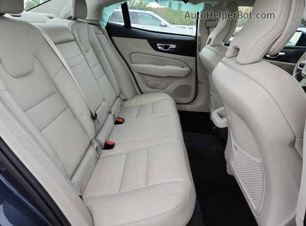 7JRA22TK4LG056818 2020 VOLVO S60 Blue Widok tylnych siedzeń