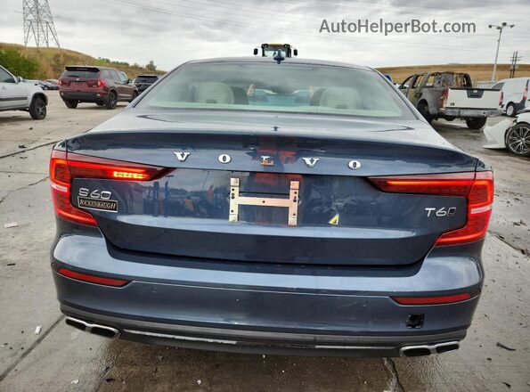7JRA22TK4LG056818 2020 VOLVO S60 Blue Widok z tyłu