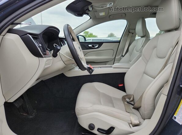 7JRA22TK4LG056818 2020 VOLVO S60 Blue Widok wnętrza z przodu