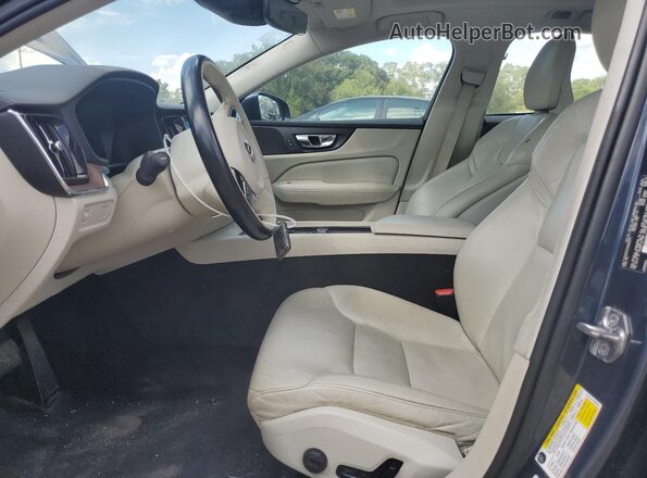 7JRA22TK4MG080375 2021 VOLVO S60 Blue Widok wnętrza z przodu