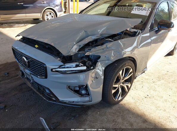 7JRL12FK2RG318951 2024 VOLVO S60 Gray წინა ხედი