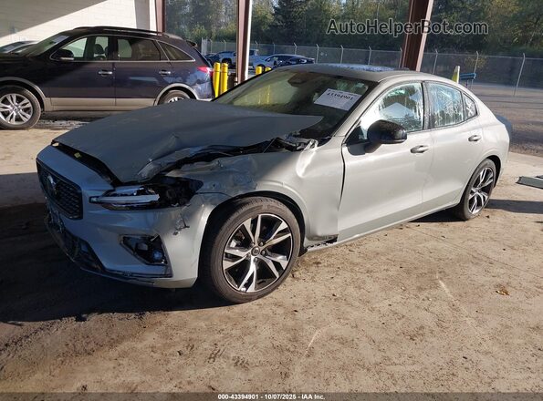 7JRL12FK2RG318951 2024 VOLVO S60 Gray წინა მარცხენა ხედი სამი მეოთხედიდან