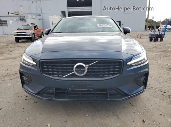 7JRL12FZ1NG189236 2022 VOLVO S60 Blue Widok z przodu