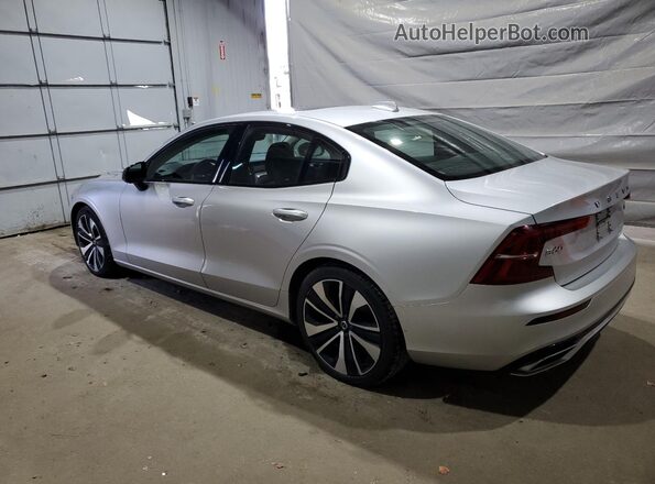7JRL12TZ3NG155299 2022 VOLVO S60 Silver 