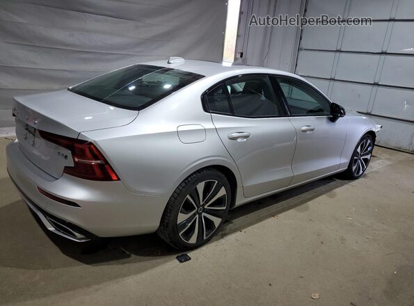 7JRL12TZ3NG155299 2022 VOLVO S60 Silver 