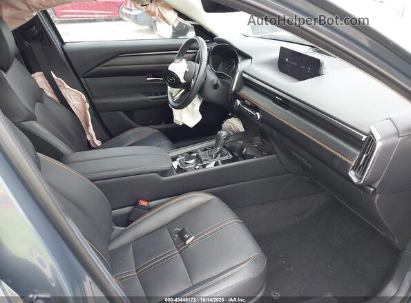 7MMVABEM6RN227428 2024 MAZDA CX-5 Gray Вид салону спереду