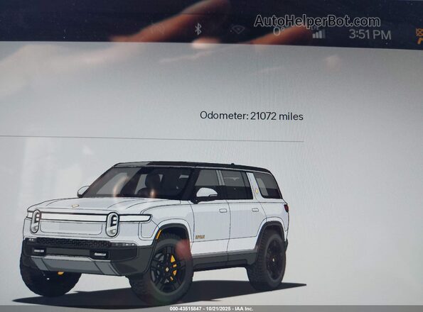 7PDSGABA6PN017536 2023 RIVIAN R1S White Vista de los asientos traseros