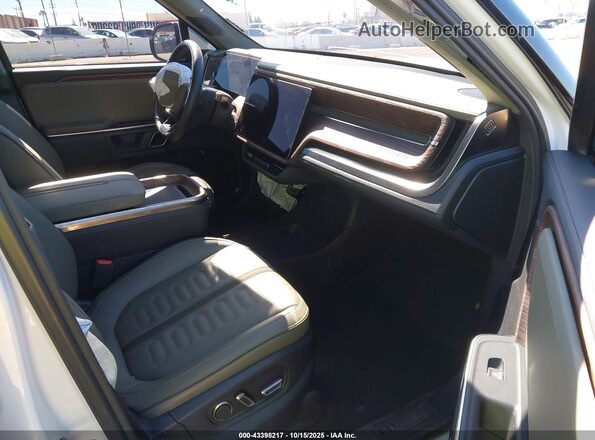 7PDSGABA7RN037006 2024 RIVIAN R1S White Widok wnętrza z przodu