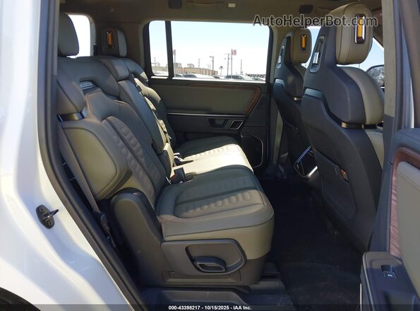 7PDSGABA7RN037006 2024 RIVIAN R1S White Widok naklejki z numerem VIN