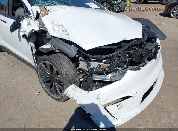 7SAXCBE54RF460155 2024 TESLA MODEL X White Front view