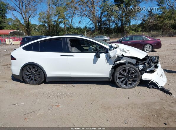 7SAXCBE54RF460155 2024 TESLA MODEL X White Rear interior view