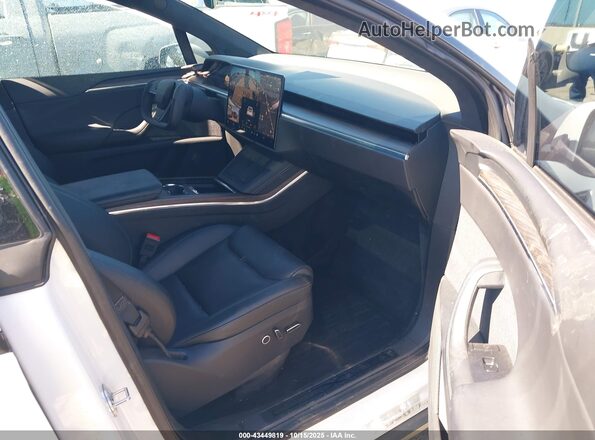 7SAXCBE55PF369134 2023 TESLA MODEL X White Front interior view