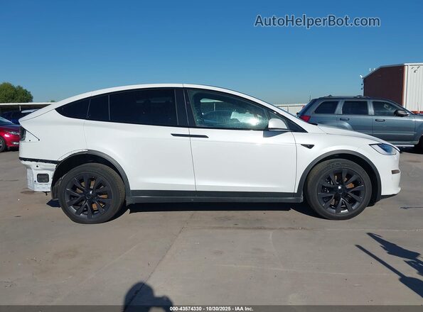 7SAXCBE58NF343818 2022 TESLA MODEL X White Rear interior view