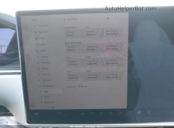 7SAXCBE68NF332875 2022 TESLA MODEL X White Rear seats view