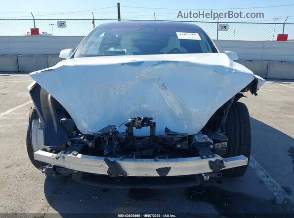 7SAXCBE68NF332875 2022 TESLA MODEL X White Rear interior view