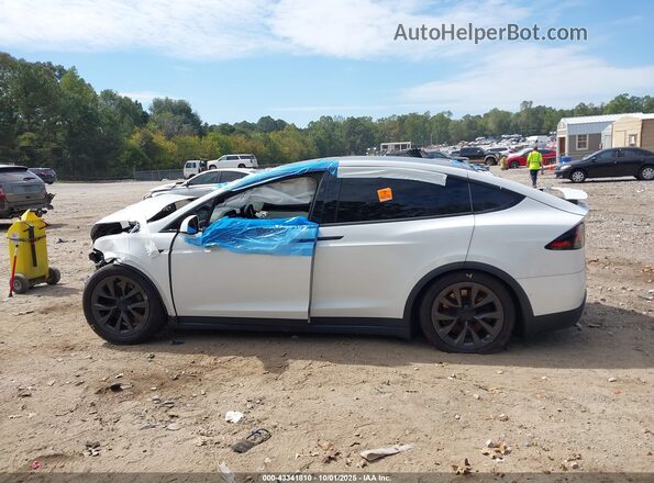 7SAXCDE50PF372177 2023 TESLA MODEL X White Widok wnętrza z tyłu
