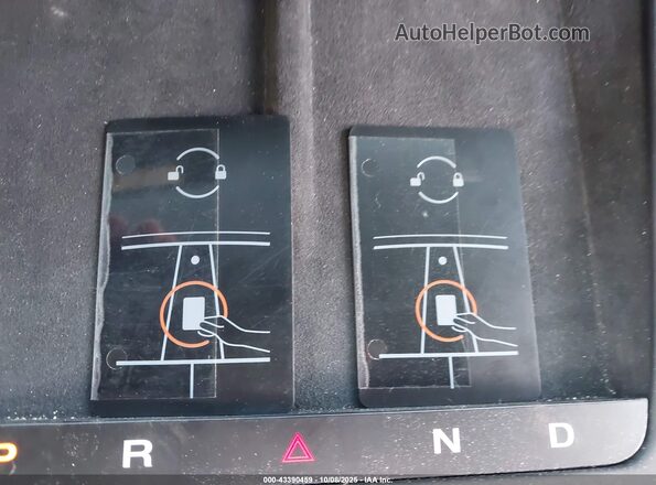 7SAXCDE54SF464403 2025 TESLA MODEL X Black Առջևի վահանակի տեսք