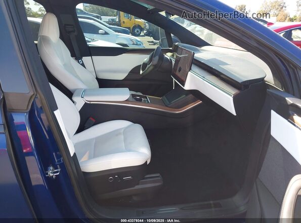 7SAXCDE59NF337960 2022 TESLA MODEL X Синий Вид салона спереди