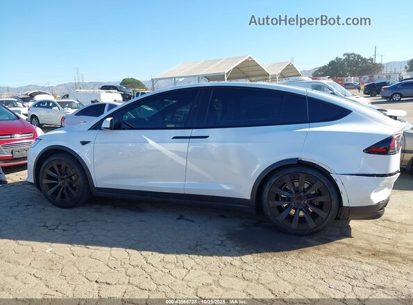 7SAXCDE59RF436624 2024 TESLA MODEL X Белый Панорамный вид салона 360°