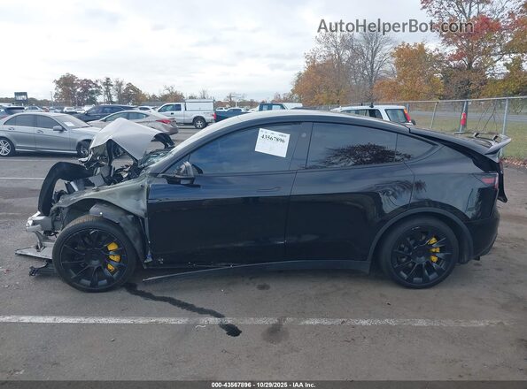 7SAYGAEE0SF285203 2025 TESLA MODEL Y Black Widok wnętrza z tyłu