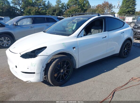 7SAYGAEE1NF336521 2022 TESLA MODEL Y White Передня ліва чверть
