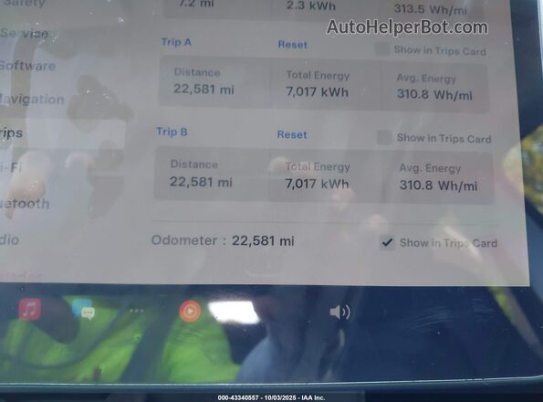 7SAYGAEE1SF221655 2025 TESLA MODEL Y Gray Widok tylnych siedzeń