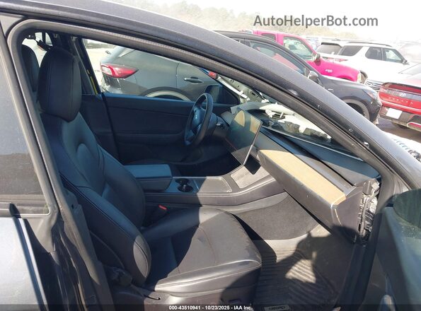 7SAYGAEE4NF400129 2022 TESLA MODEL Y Gray Вид салону спереду