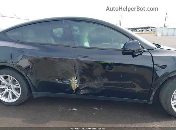 7SAYGAEE5NF543820 2022 TESLA MODEL Y Черный 
